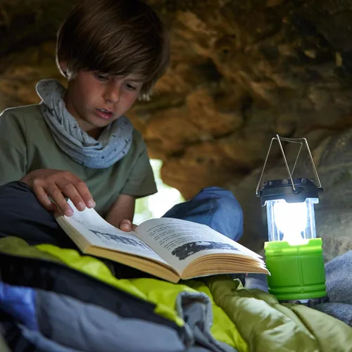 Vista 3 de HABA Linterna de campamento con asas resistentes para transportar y colgar con práctico compartimento de almacenamiento, elementos esenciales