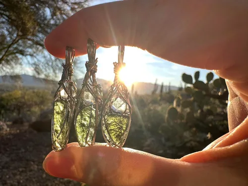 Vista 2 de Moldavite Crystal Necklace Pendant with Herkimer Diamond 0.03 oz de acero plateado
