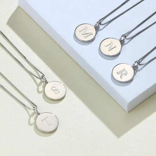 Vista 4 de YL Collar con inicial para mujer, plata de ley 925, colgante redondo pulido de la A-Z