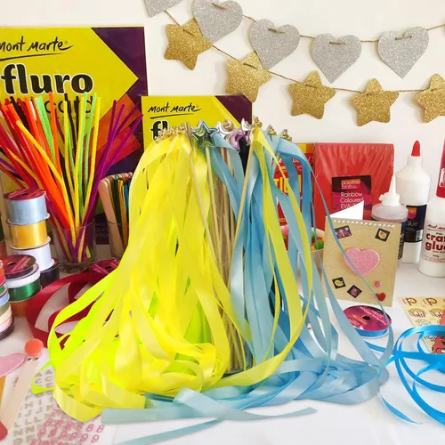 Vista 4 de Varita de cinta amarilla – 40 piezas de cinta de envío de boda con campanas doradas, varita de deseos de hada, varitas agitando para niñas