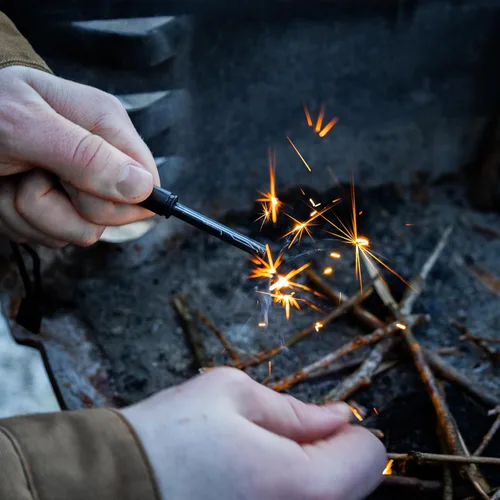Vista 6 de ASR Outdoor Micro EDC Ceramic Striker Survival Fire Starter - Herramienta de supervivencia de emergencia para crear chispas Blanco
