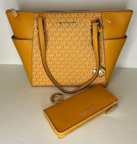 Vista 2 de Michael Kors Charlotte - Bolsa grande con cremallera superior con gancho para cartera con cremallera de 34