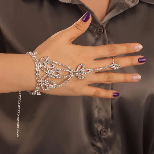 Vista 2 de YERTTER Pulsera de plata con cadena de mano de diamantes de imitación para mujer, arnés de boda, novia, pulsera de cristal, accesorios de mano