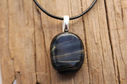 Vista 2 de Collar de cordón de cuero con piedra de palma de ojo de tigre azul, Piedra de ojo de tigre azul