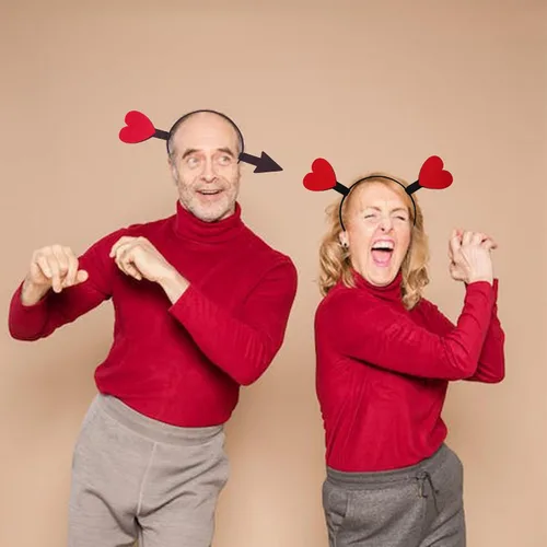 Vista 4 de Celebratopia 2 diademas de corazón para el día de San Valentín para mujer, diadema de corazón de flecha de Cupido, diadema de corazón rojo