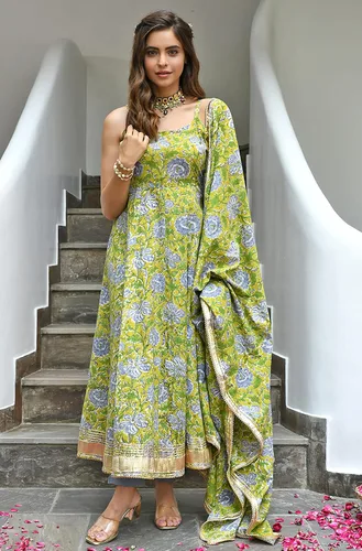 Vista 3 de Janasya Kurta india de algodón mostaza con estampado floral con pantalón y dupatta para mujer