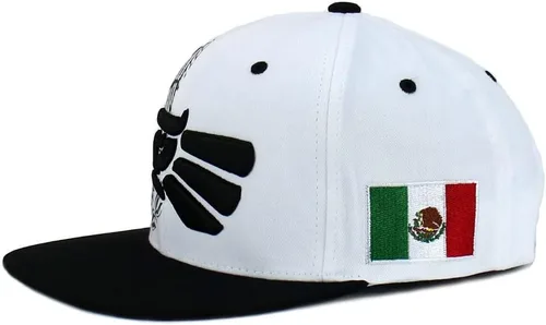 Vista 4 de Gorra de béisbol con diseño de bandera de Águila y Águila hecha en mexicana