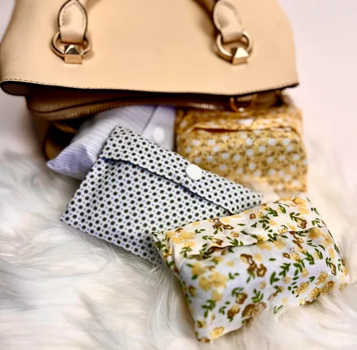 Vista 6 de Kit de cuidado femenino para mujer y niña, diseño lindo y discreto