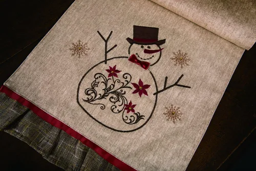 Vista 3 de Snowman Embroidered Collection Camino de mesa navideño, 13 x 72 pulgadas