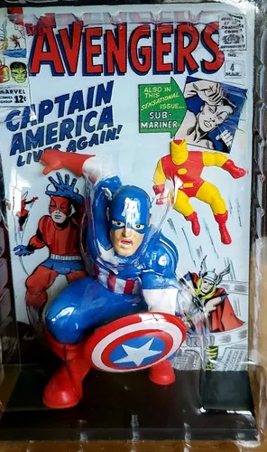 Vista 2 de The Avengers 3D Comic Standee de LOOT Crate