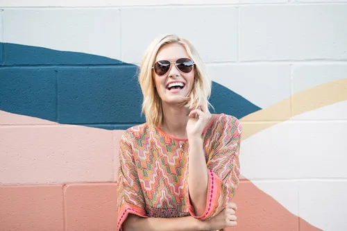 Vista 5 de Peepers by PeepersSpecs Ultraviolet Sunglasses