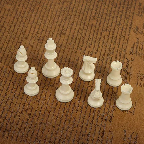 Vista 6 de Juego de ajedrez piezas de ajedrez de plástico, juego internacional de ajedrez blanco y negro (mediano 2.520 in)