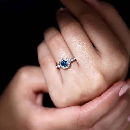 Vista 5 de Anillo de compromiso con halo de diamantes de topacio azul londinense certificado, calidad AAA, anillo de diamantes de topacio azul natural