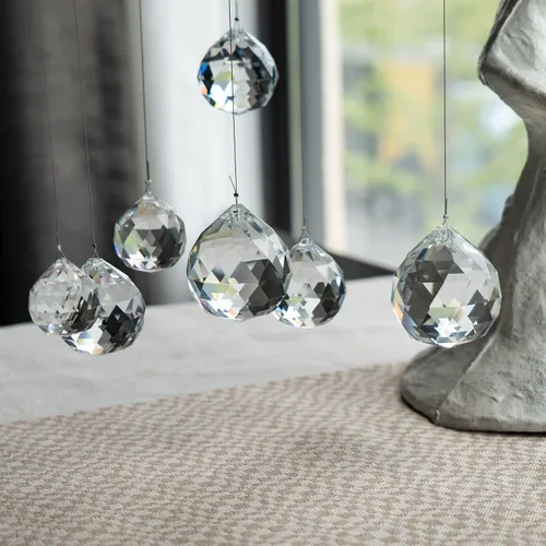 Vista 4 de HDCRYSTALGIFTS 12 atrapasoles de bola de cristal transparente, 1.18 pulgadas, cristales colgantes de prisma Feng Shui, lámpara colgante de gota