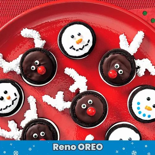 Vista 13 de OREO - Galletas de sándwich de chocolate, Galletas de navidad, 12 paquetes de relleno de calcetín de 4 oz