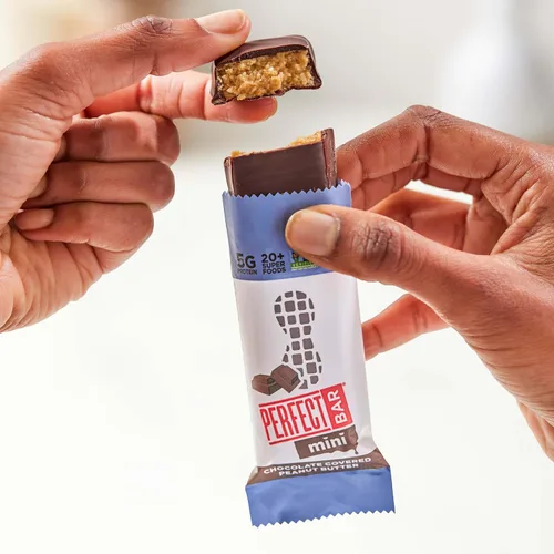 Vista 6 de Perfect Bar Mini barra de proteína de mantequilla de maní cubierta de chocolate sin gluten, 6 unidades, 1.05 onzas