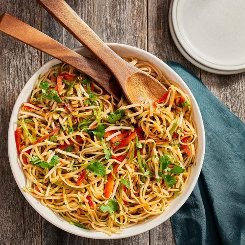 Vista 17 de Thai Kitchen Fideos de arroz salteados, sin gluten, sin OMG, dos ingredientes, cocción rápida, para Pad Thai y otros platos salteados, 14 onzas