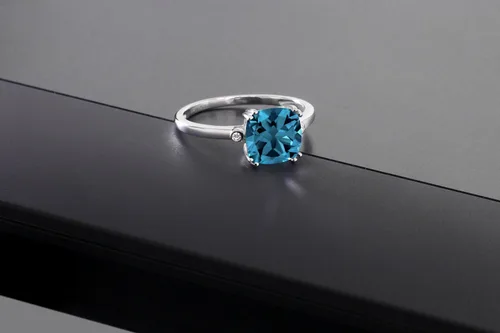 Vista 4 de Gem Stone King Anillo de compromiso de oro blanco de 10 quilates con piedra natal y diamante blanco de 3 piedras Anillo de oro de compromiso