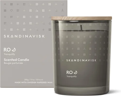 Vista 15 de Skandinavisk HAV - Vela perfumada 'Sea' Mini. Notas de fragancia: Spray de sal y algas marinas, espino y rosa de playa. 2.3 oz.