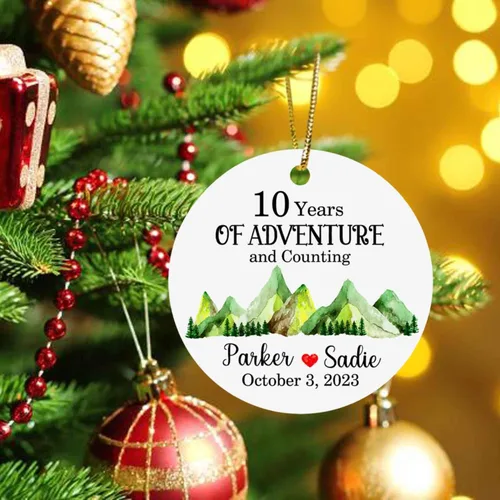 Vista 4 de 10 años para parejas casadas, adorno de Navidad personalizado de 10 años de aventura y conteo 2025, regalos para parejas, nuevo matrimonio, adorno
