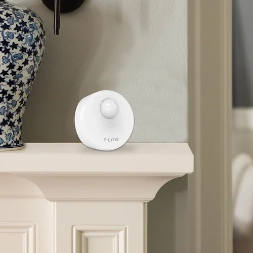Vista 4 de Interruptor inteligente iHome iSP8 Wi-Fi, utiliza la voz para controlar los dispositivos conectados con Amazon Alexa, iSB01