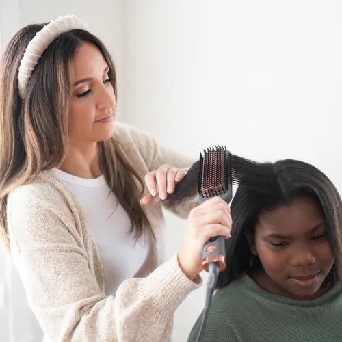 Vista 2 de Hairitage Cepillo alisador de cerámica con calefacción para soplados, voluminizador y alisado, cepillo antiencrespamiento para cabello suave