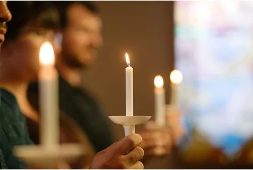 Vista 8 de Portavelas de plástico reutilizables para candelabros, 50 unidades, protector para vigilias de iglesia, conmemorativo, congregacional y velas