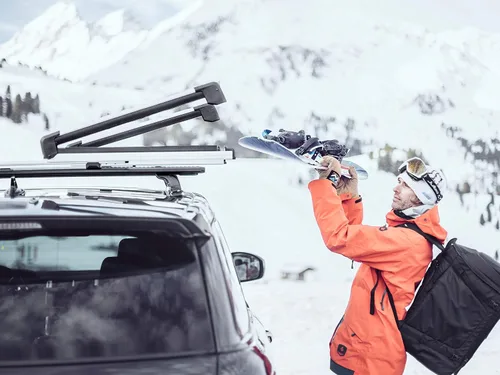 Vista 8 de Thule SnowPack Extender - Portaesquíes y snowboard (capacidad para 6 pares/4 tablas), plateado