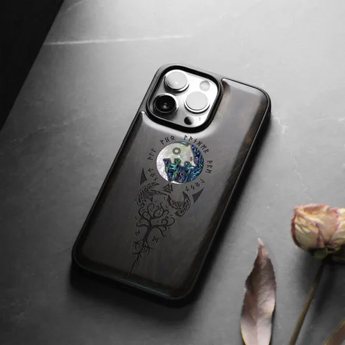 Vista 4 de Carveit Funda protectora de madera de diseñador para iPhone 13 Pro, funda magnética [grabado en madera e incrustaciones de carcasa] Funda de madera