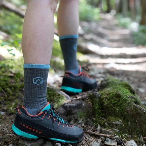 Vista 6 de CloudLine Calcetines de senderismo de lana merino para hombre y mujer, cojín ligero, cálido, suave, absorbe la humedad, fabricado en Estados Unidos