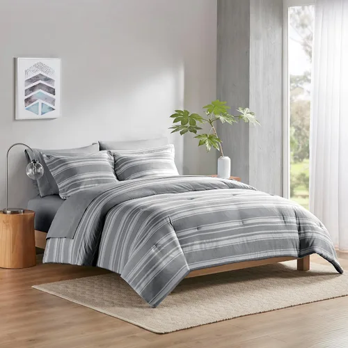 Vista 2 de Codi Juego de cama tamaño Queen en una bolsa, juego de ropa de cama matrimonial, moderno edredón de rayas grises y blancas con sábanas, juego