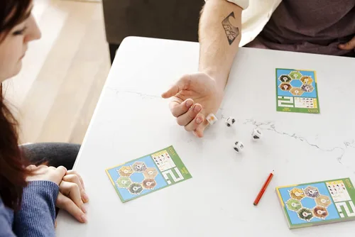 Vista 6 de Juego de dados CATAN - ¡Diversión portátil para aventuras en movimiento! Juego de estrategia, juego familiar para niños y adultos, a partir de 7