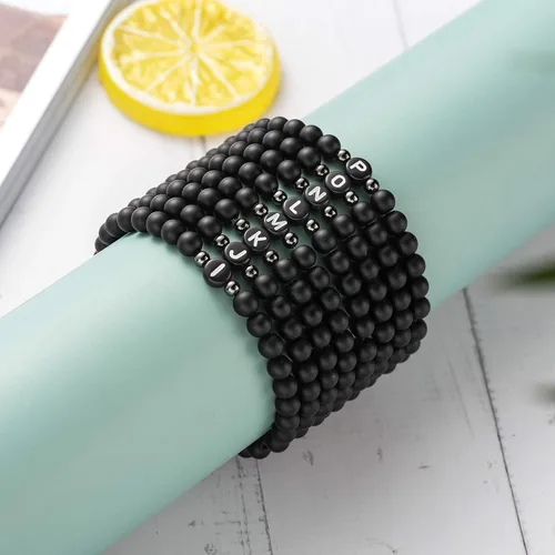 Vista 6 de XIA YAN Pulseras de cuentas de letras hechas a mano de ónice negro y howlita blanca de 0.236in para mujeres y hombres, pulseras iniciales, regalos