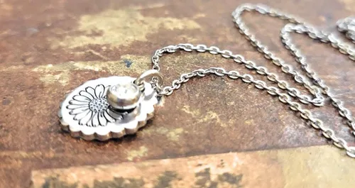 Vista 15 de Birth Month Flower and Birthstone Necklace