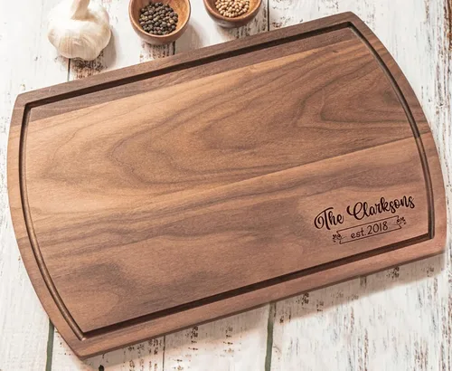 Vista 5 de Tablas de cortar personalizadas Madera Grabada Regalo de inauguración de la casa Tabla de cortar personalizada Mr Mrs Tabla de cortar grabada