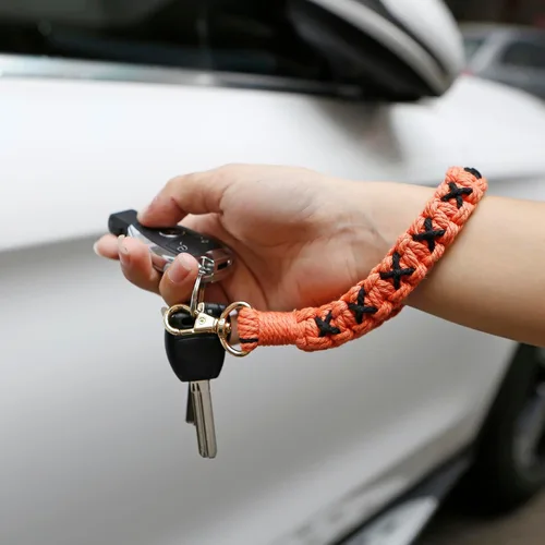 Vista 2 de Llavero bohemio hecho a mano, llavero de muñeca para llave de macramé, llavero para llave de automóvil para mujer