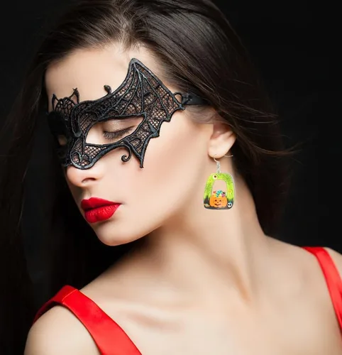 Vista 7 de Adoshine 4 pares de aretes de Halloween para mujeres y niñas, brujas espeluznantes, calabaza, telaraña, esqueleto, fantasma, gato negro, ligeros