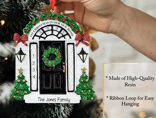 Vista 4 de Adorno de Navidad personalizado para el nuevo hogar 2026 Puerta negra con cinta de purpurina recuerdo único para el árbol de Navidad – Primer año