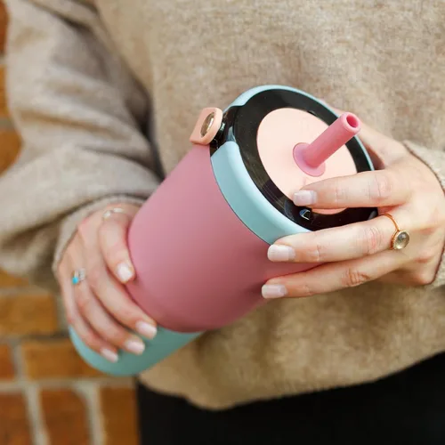 Vista 5 de BrüMate Resa - Vaso de viaje 100% a prueba de fugas de 25 onzas con asa y pajilla, popote suave flexible, funda de silicona para mayor durabilidad