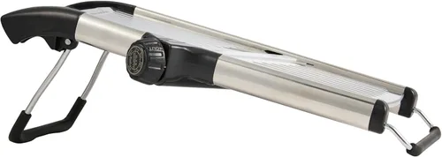 Vista 17 de Restaurantware Rebanadora de mandolina ajustable de acero inoxidable, cortador de verduras estándar alemán con protector de cuchilla, guantes