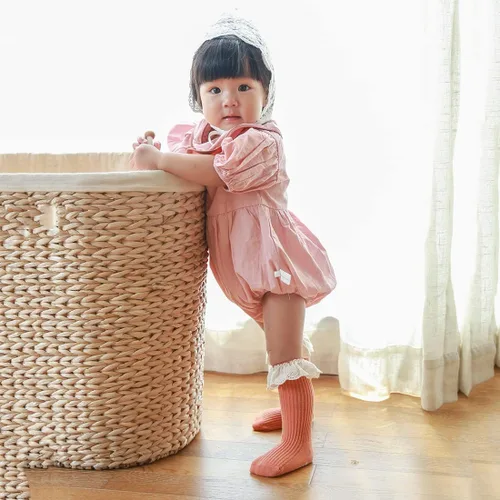 Vista 5 de HOUSEYUAN Calcetines largos con volantes hasta la rodilla para bebé niña pequeña calcetines de princesa lindos con volantes vestido de bebé