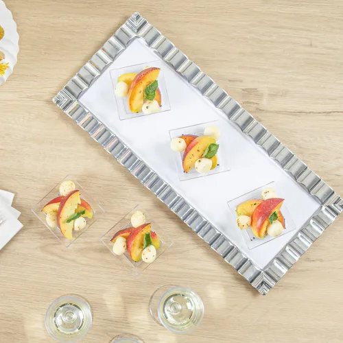 Vista 6 de Restaurantware Mini platos de degustación de 2.5 x 2.5 pulgadas, 20 platos cuadrados desechables de plástico, platos de plástico transparente