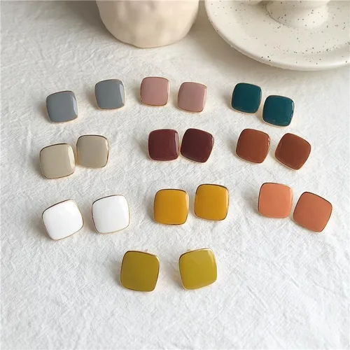 Vista 7 de Caiyao Aretes de botón cuadrados esmaltados ligeros y coloridos para mujer, pequeños aretes cuadrados para adolescentes, niñas, novia, fiesta