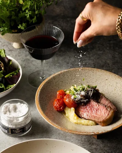 Vista 3 de Tuscanini Reserve Sal de trufa negra, 4.23 onzas, sal marina fina y gruesa con trufas negras secas de verano, producto de Italia, sal condimentadora