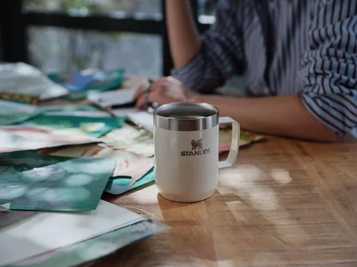 Vista 4 de STANLEY Everyday Camp Mug de 24 onzas, tapa para beber, taza para café, té y bebidas, taza de café aislada de acero inoxidable, sin BPA, color ceniza