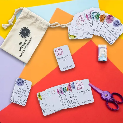 Vista 2 de Juego de 32 tarjetas divertidas de afirmación para mujeres, regalo de My Little Bag Of Sweary Afirmations Daily Afirmation Cards Set para adultos