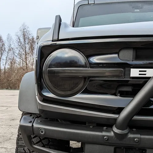 Vista 4 de SlickMod Tinte de humo de vinilo precortado para faros Ford Bronco 2021-2023 (20% humo oscuro, 1. faro)