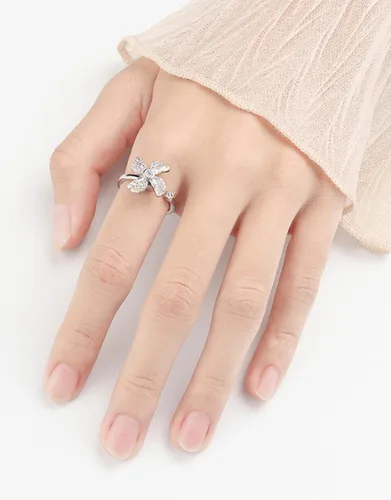 Vista 4 de Akeoqi Anillos giratorios para la ansiedad, para aliviar el estrés, tamaño ajustable, diseño abierto, anillo giratorio con incrustaciones