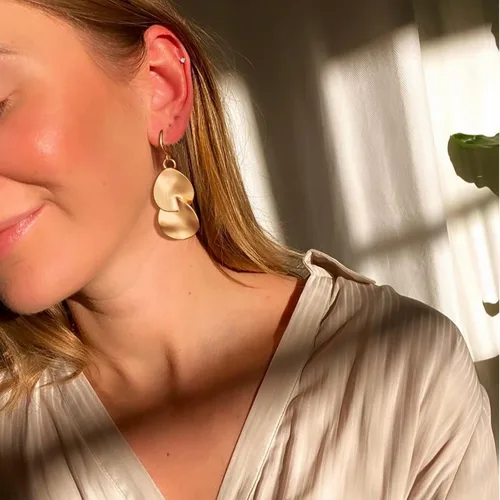 Vista 3 de Aretes de aro chapados en oro de 14 quilates, delicados aretes de aro de perlas, disco de moneda, estrella de mar, lágrima, círculo, aretes