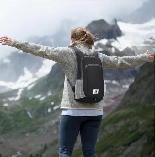Vista 6 de Esup Mochila de senderismo ligera de 15L Mochila de viaje pequeña plegable Mochila de camping plegable para mujeres y hombres (negro)